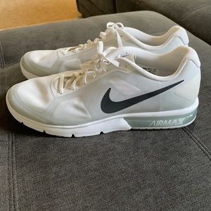 Nike Men’s Air Max Sequent Size 13